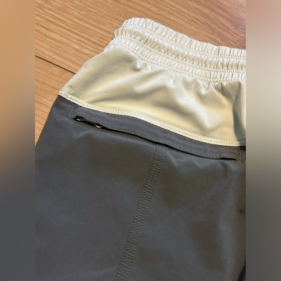 Lululemon capris 🍋 size 4 - Picture 3 of 6